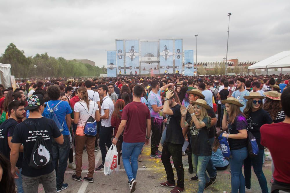 Miles de estudiantes en la macrofiesta universitar