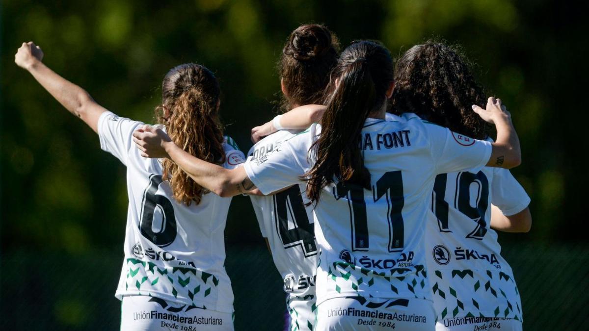 Las jugadoras del Oviedo celebran uno de los goles al Granadilla, ayer en el Tensi. | Real Oviedo Femenino