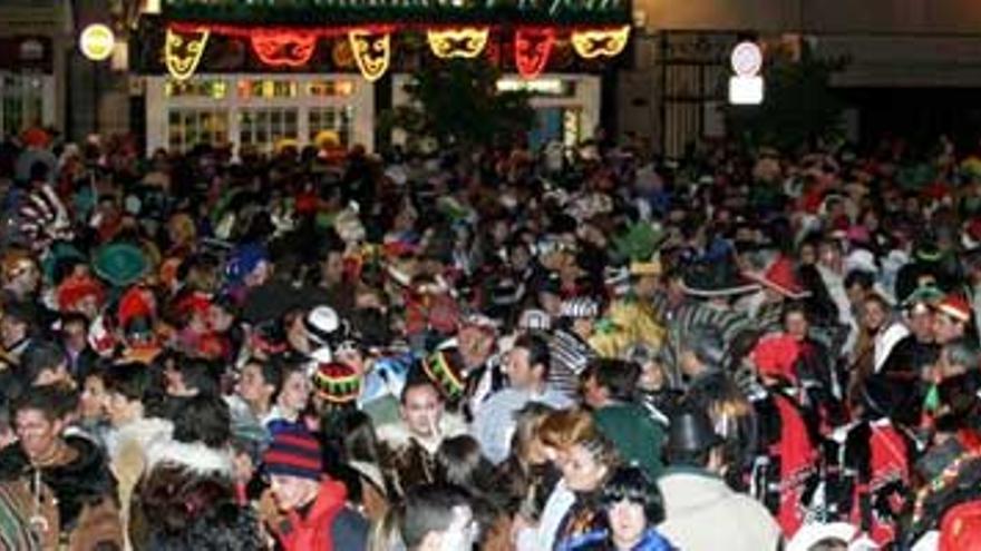 El ayuntamiento endurece las exigencias a bares y locales durante el Carnaval