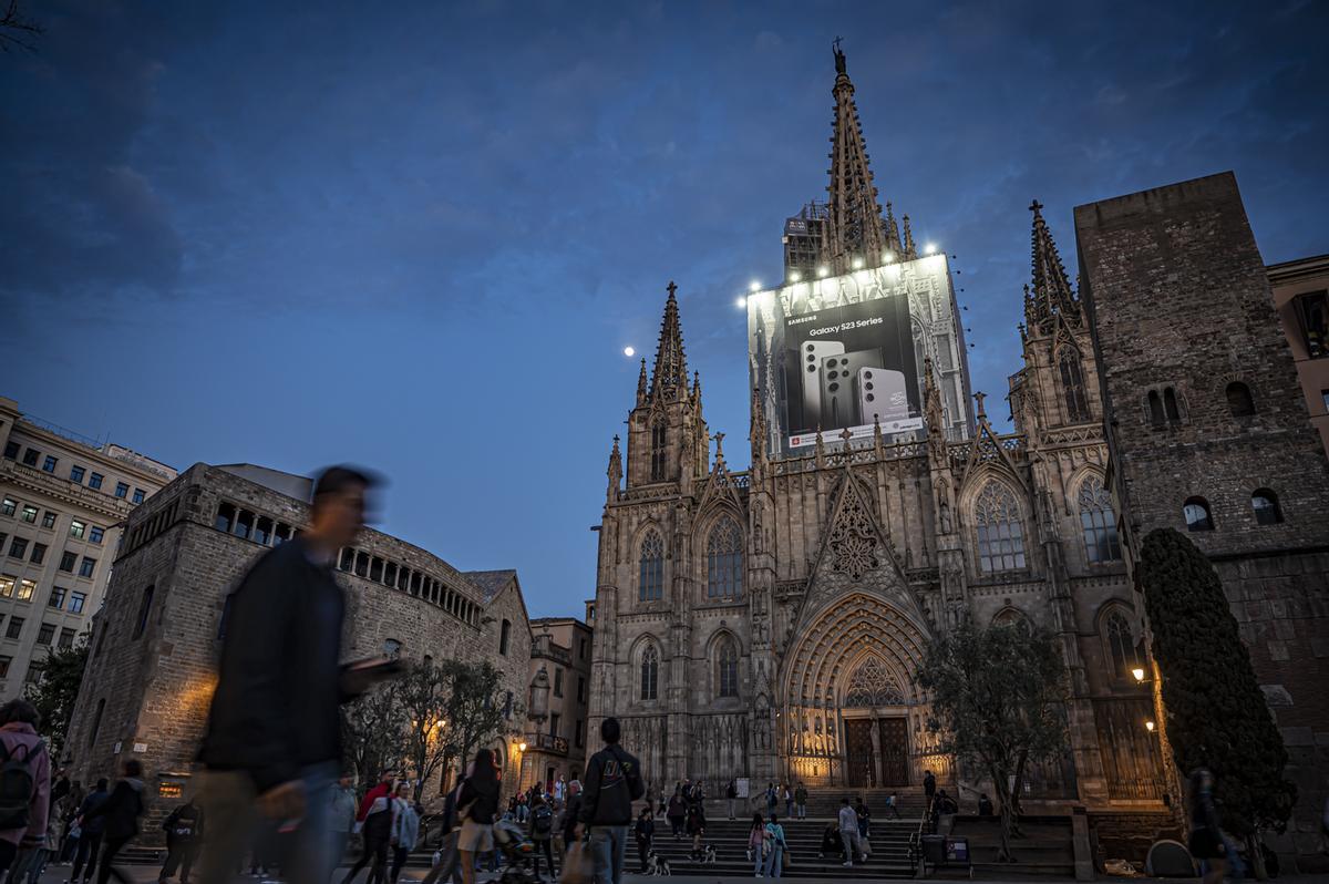 Así son los potentes focos en la Catedral que causan controversia