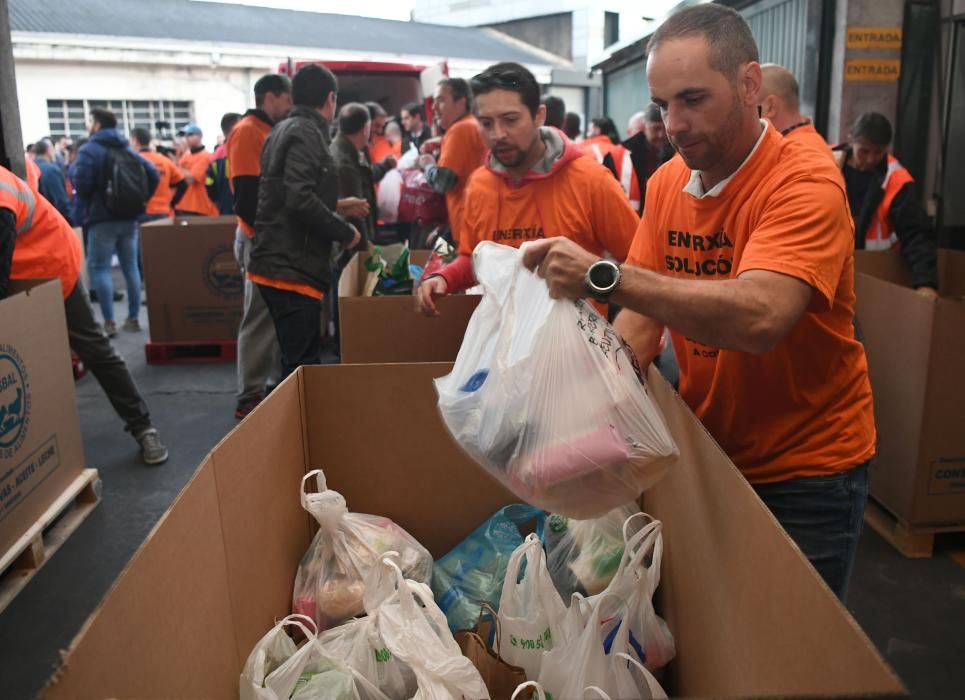 Marcha solidaria de trabajadores de Alcoa hasta el Banco de Alimentos