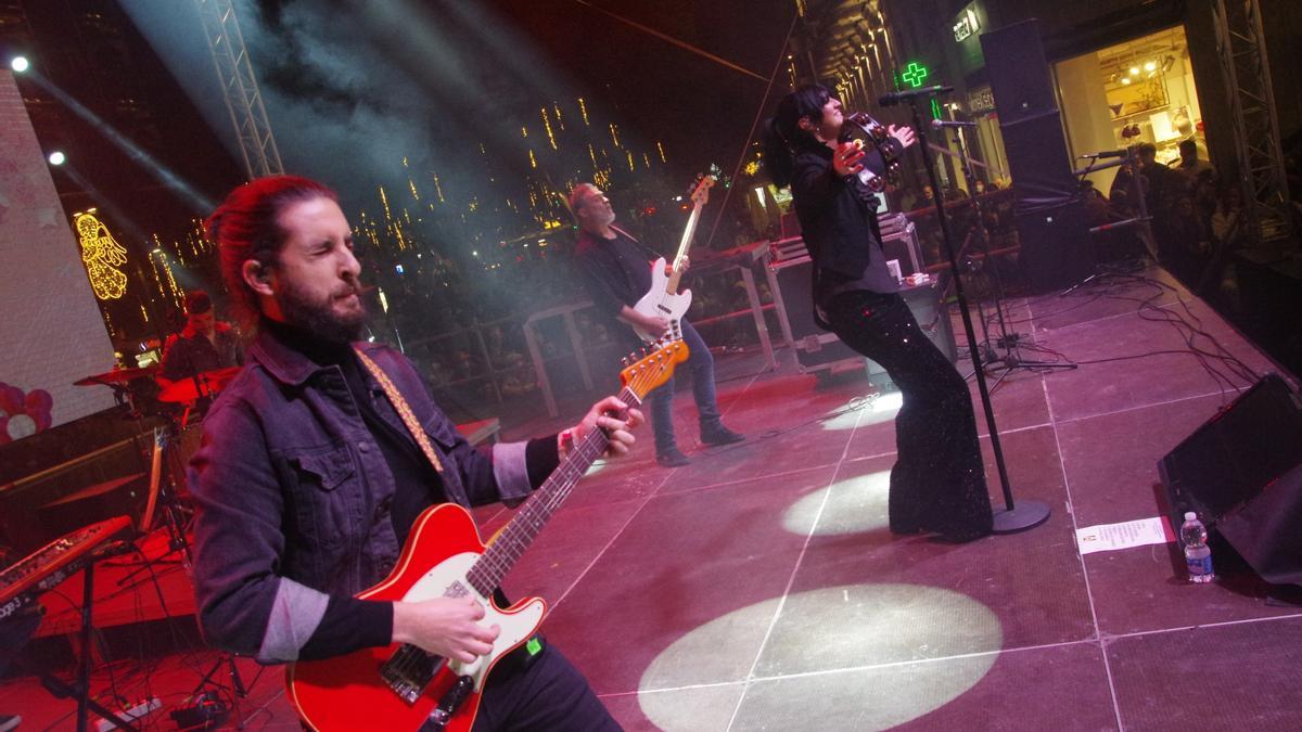 Concierto ofrecido por la Cadena Dial con motivo del encendido de las luces de Navidad en Málaga 2021.