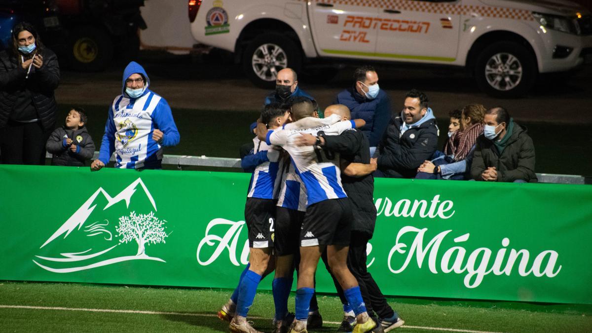 Celebrando uno de los goles de Pedro Sánchez con el Hércules ante el Mancha Real