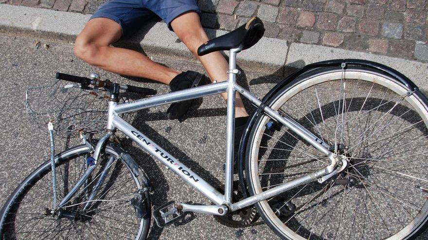 Un ciclista es trasladado al hospital tras sufrir un accidente en La Pobla Tornesa