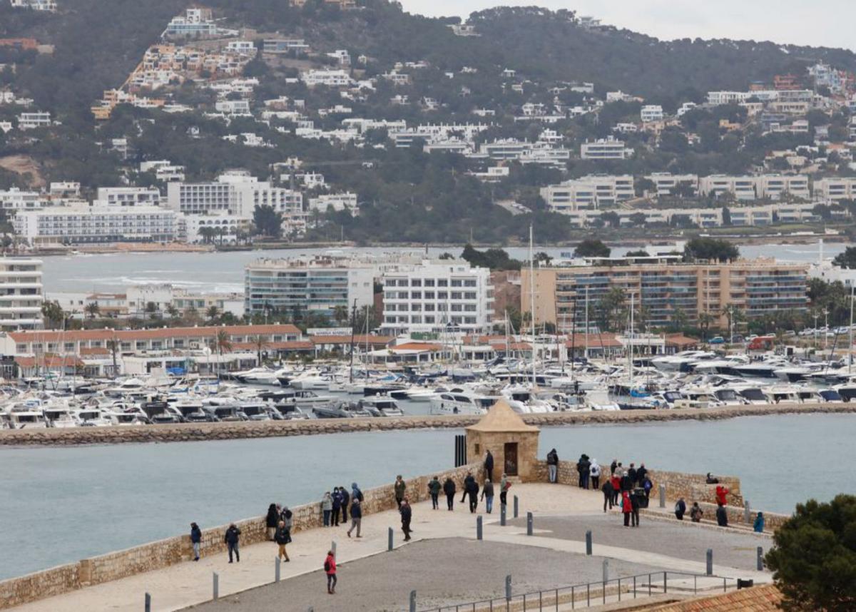 El encarecimiento de los amarres afecta a las náuticas locales. | VICENT MARÍ