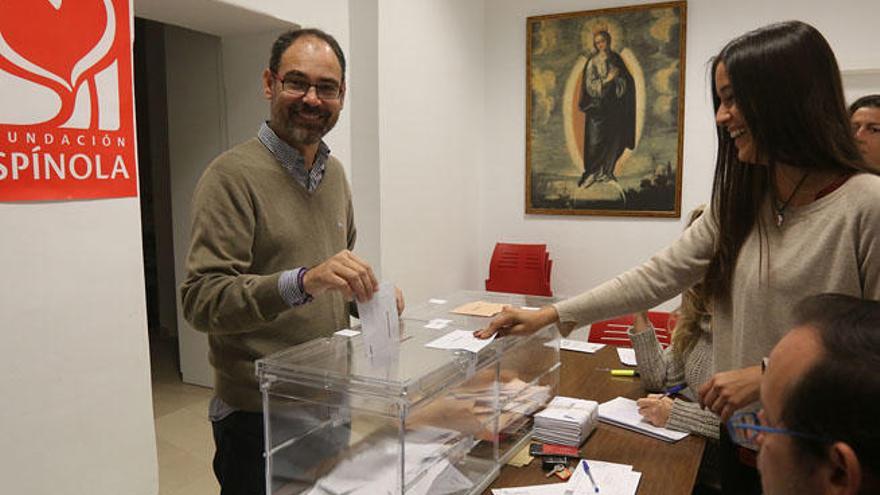 Alberto Montero ha votado en el colegio Las Esclavas.