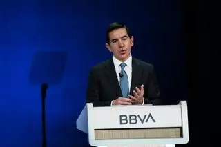 El presidente del BBVA confía en obtener luz verde a la OPA sobre el Sabadell