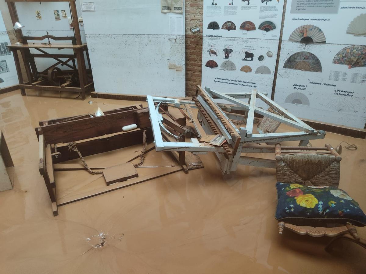 Espacio 'El arte del varillaje del abanico' destrozado por la inundacion
