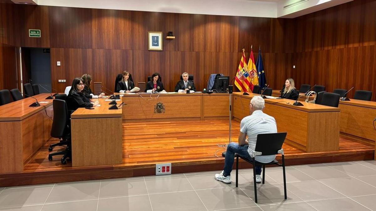 El acusado, M. A. R., en la vista celebrada este martes en la Audiencia Provincial de Zaragoza.