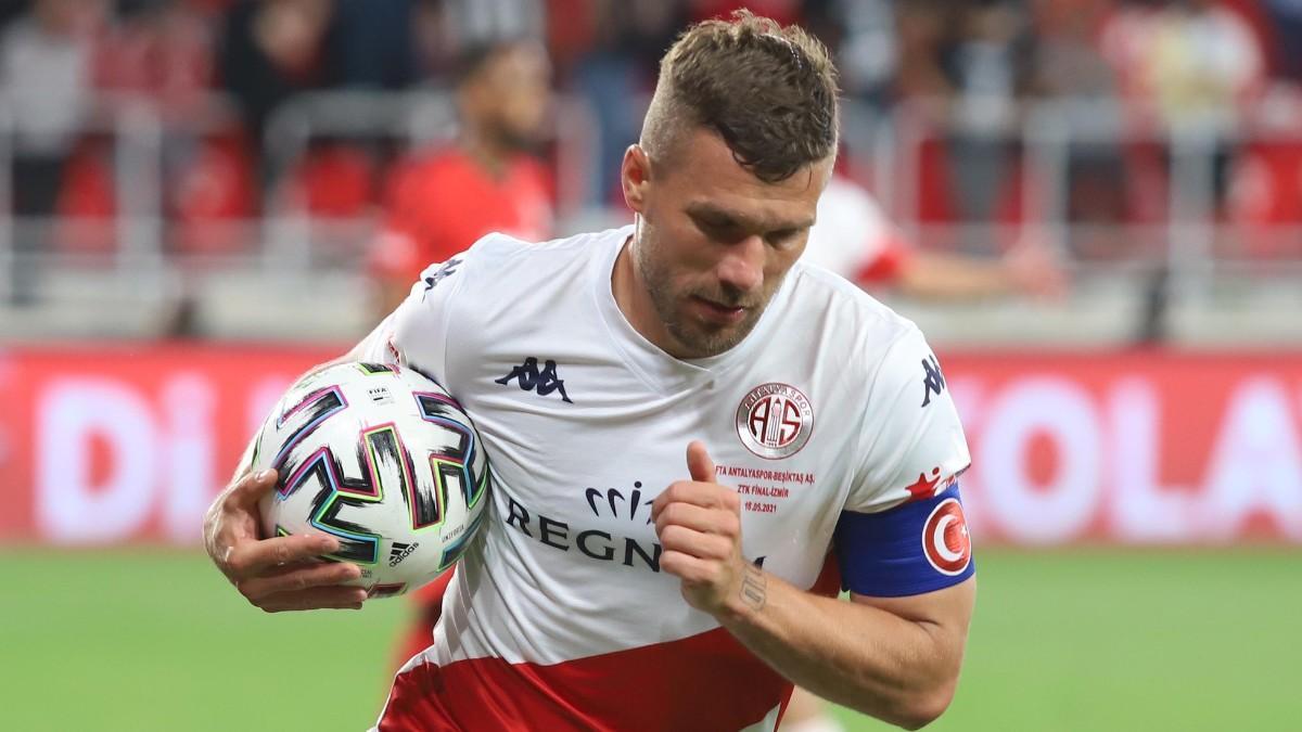 Podolski acabó contrato con el Antalyaspor