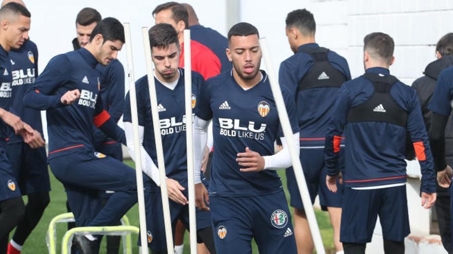 El Valencia se ejercitó en Paterna antes de viajar a Las Palmas.