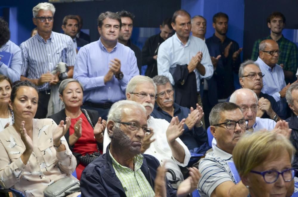 Arsenio, Beci, Manolete, Vicente, Manjarin, Manuel Pablo, Mosquera, Tino y Lendoiro, que por primera vez desde su salida volvió al estadio, entre los asistentes de 110% BLANQUIAZUL.