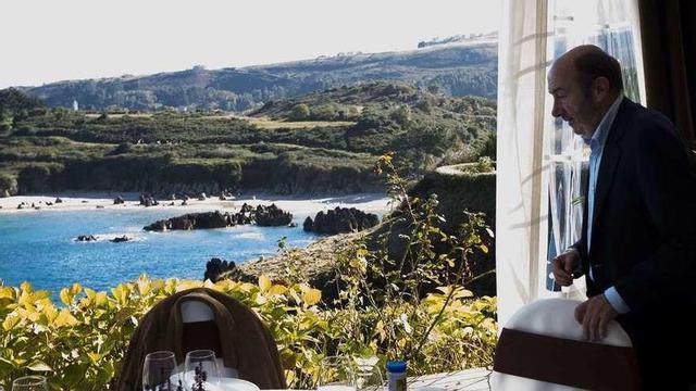 Rubalcaba, en Llanes, con la playa de Toró al fondo.