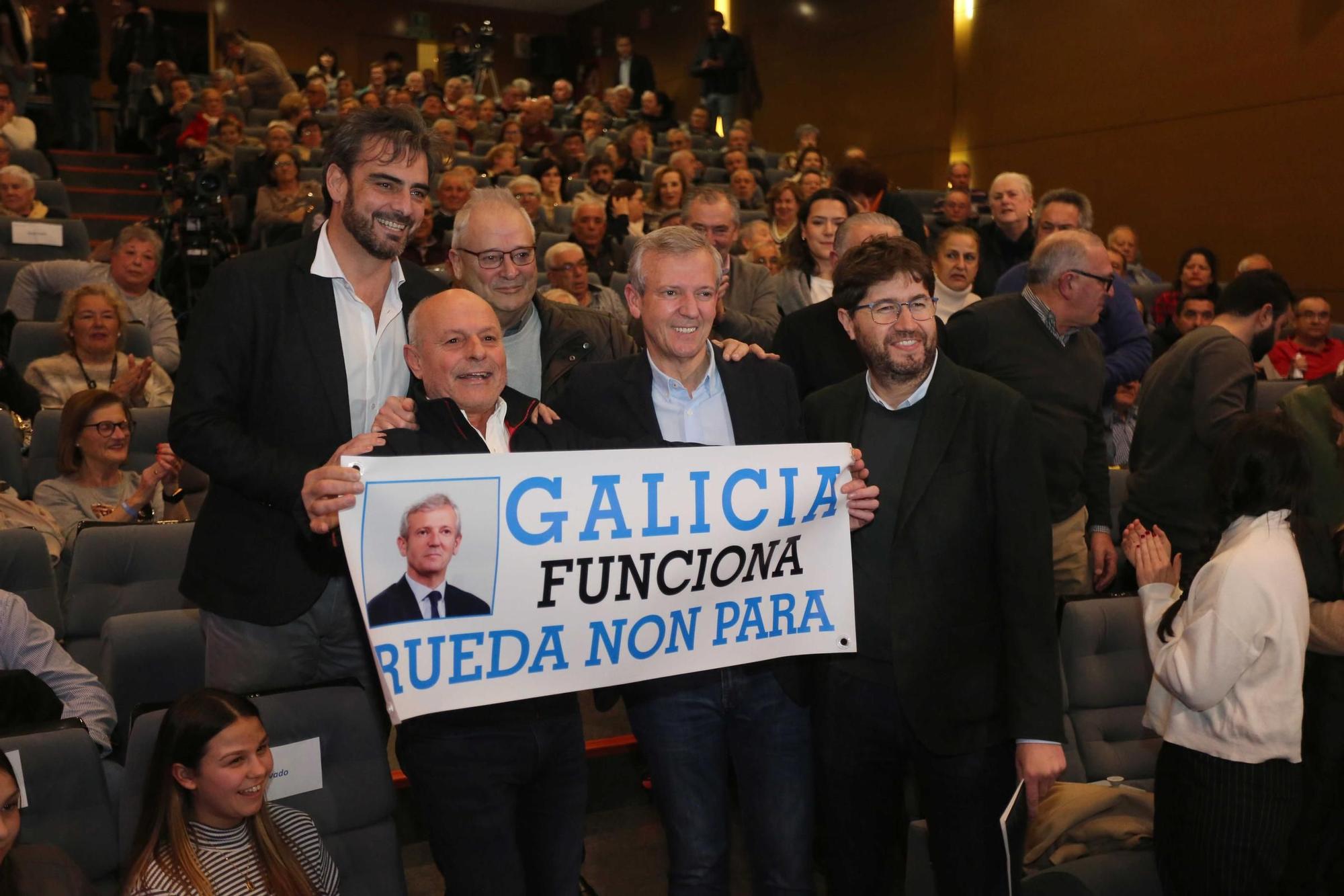 Alfonso Rueda hace jornada de campaña electoral en A Coruña