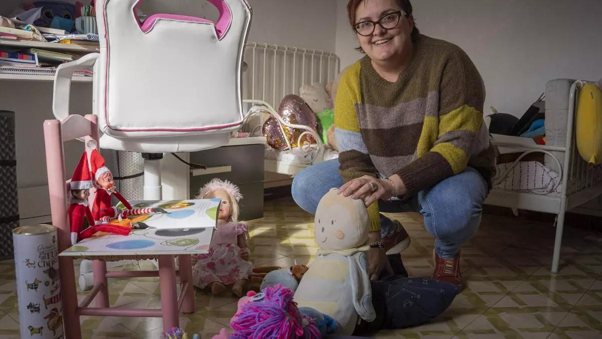 Yolanda González, a l'habitació de la seva filla amb els elfs de Nadal