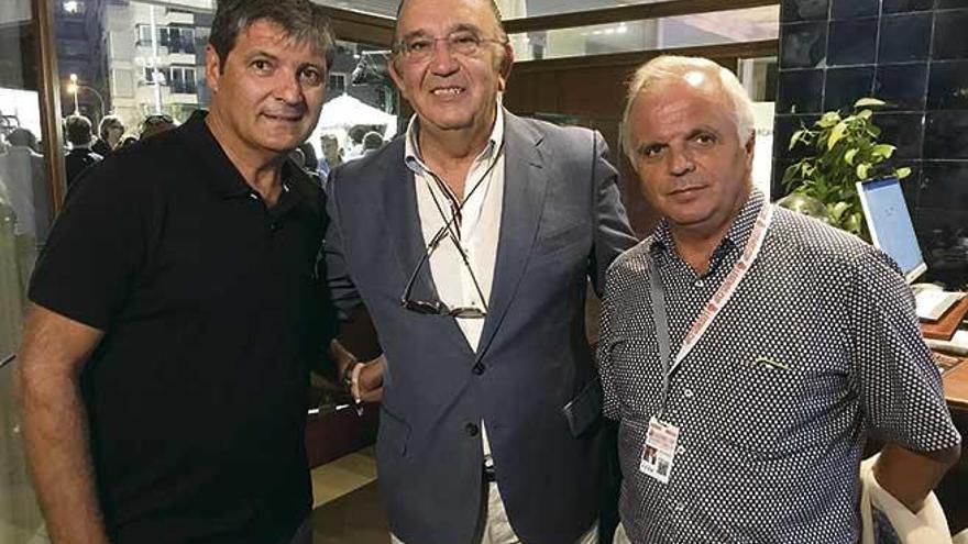 Toni Nadal, el presidente de la Española Miguel Díaz y el de la Balear Toni Ferragut, durante la Legends Cup.