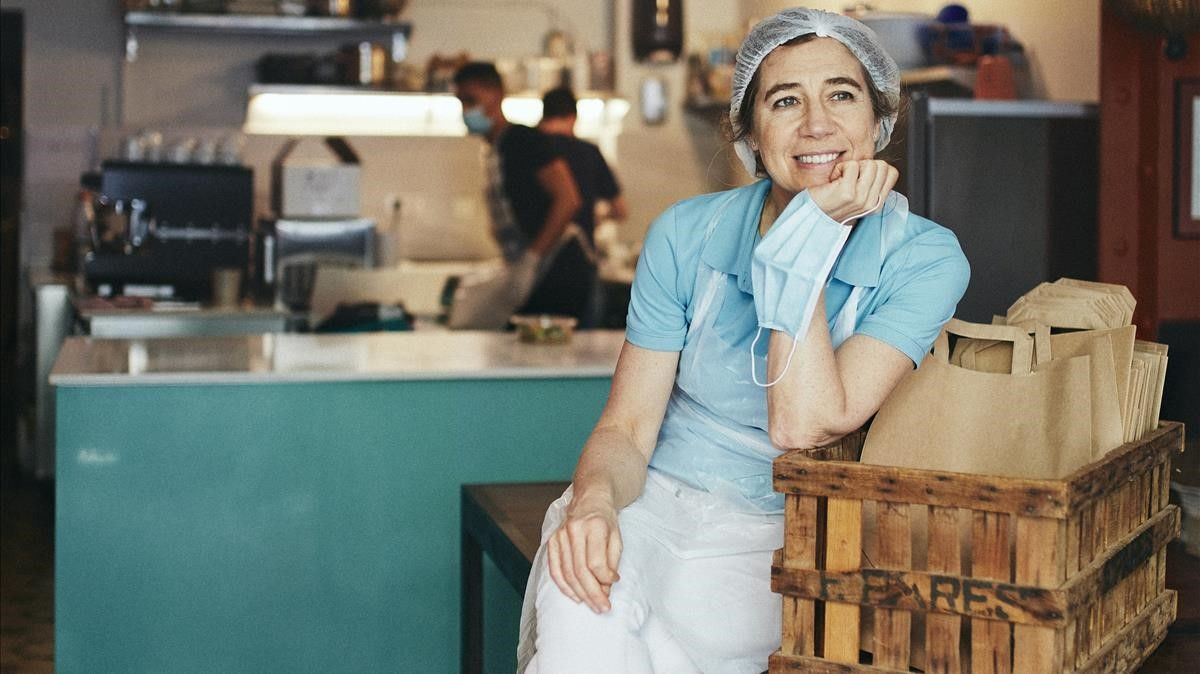 Ada Parellada, propietaria del restaurante Semproniana, en una de las imágenes publicadas en el libro 'Resilients'.