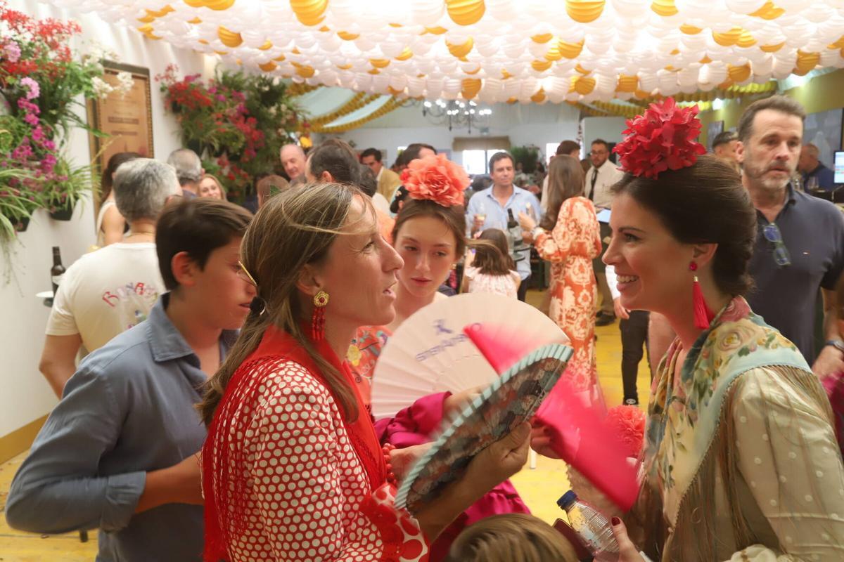 El ambiente familiar gana protagonismo en el recinto ferial pese al calor de la jornada