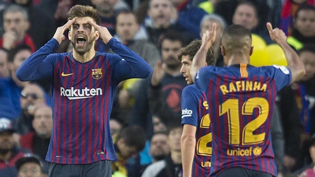 Piqué pide cabeza a sus compañeros en el clásico con el Madrid.