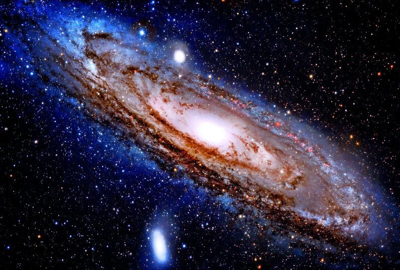 La Galaxia de Andrómeda está a más de dos millones de años luz de la Tierra pero hasta hace menos de cien años pensábamos que era una simple nebulosa en la vecindad solar. Efectivamente, tus abuelos crecieron creyendo que el Universo era mucho (pero mucho mucho) más pequeño de lo que hoy en día sabemos. Ahí está la belleza de la ciencia.
