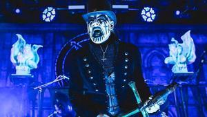 King Diamond es el seudónimo del músico danés Kim Bendix Petersen (Copenhague, 14 de junio de 1956).
