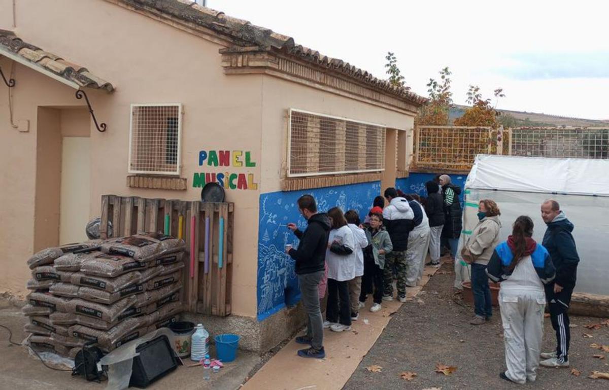 En Cosuenda se pintó un mural en el patio.