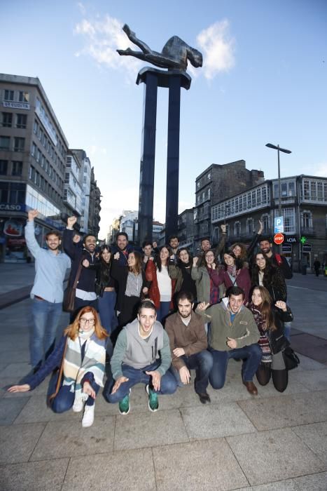 FARO reúne a 21 jóvenes nacidos en 1991, el mismo año que se instaló la emblemática obra de Leiro en la Porta do Sol