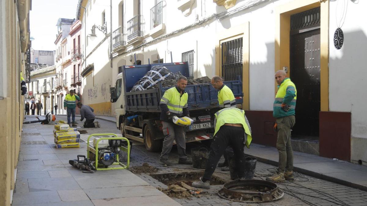 Obras en la calle Alfaros, hace unos días.