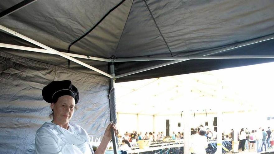 Preparación de una paella en la fiesta del año pasado.