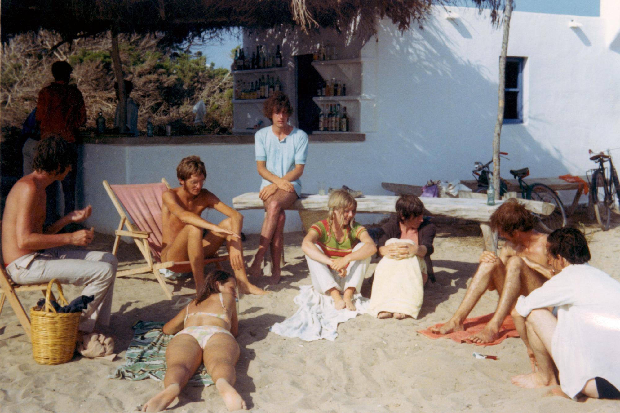 Pink Floyd en Formentera en 1967 L. Cornor.jpg