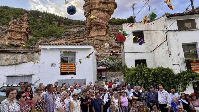 Los vecinos de Tosos en una celebración anterior de sus fiestas patronales. |