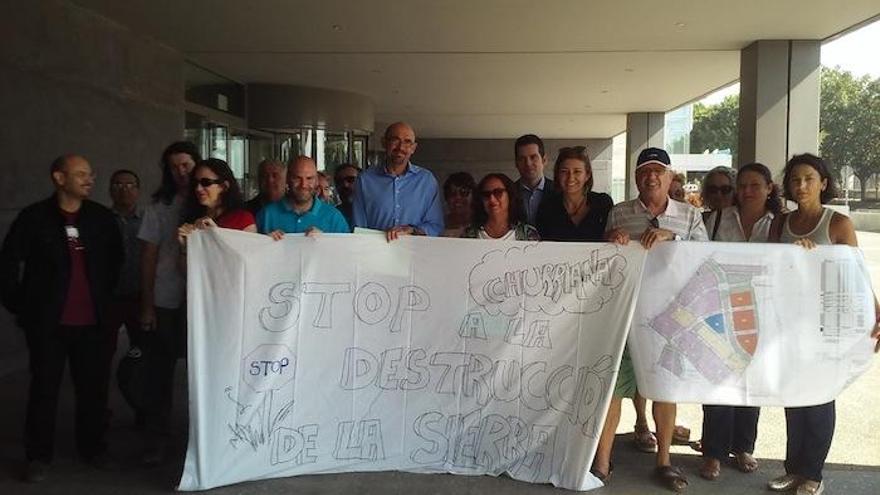 La protesta de ayer, ante la sede de la Gerencia de Urbanismo.