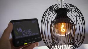 La llum puja aquest dimarts fins als 459,4 euros/MWh, el seu tercer preu més alt