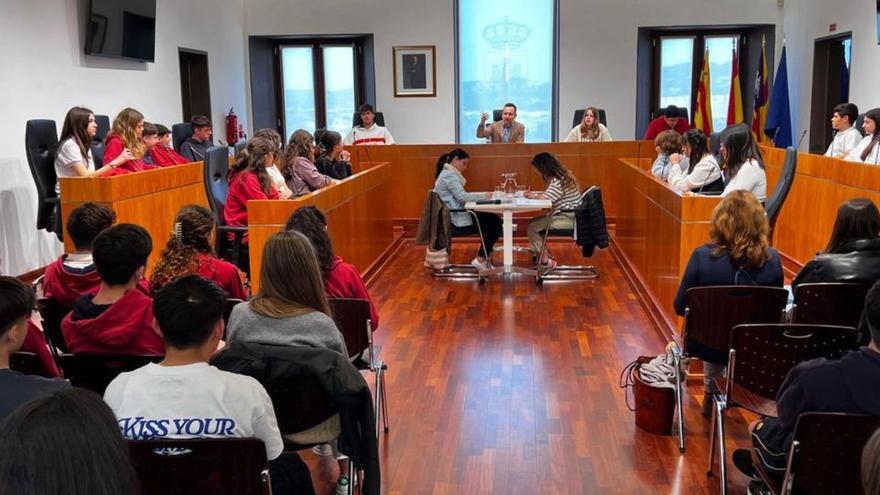 Pleno juvenil celebrado ayer en el Ayuntamiento de Eivissa, en Can Botino. | AE