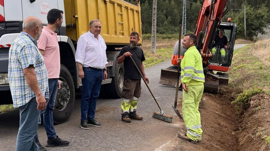 Visita del Concello a los trabajos en Erboedo. |   // LA OPINIÓN