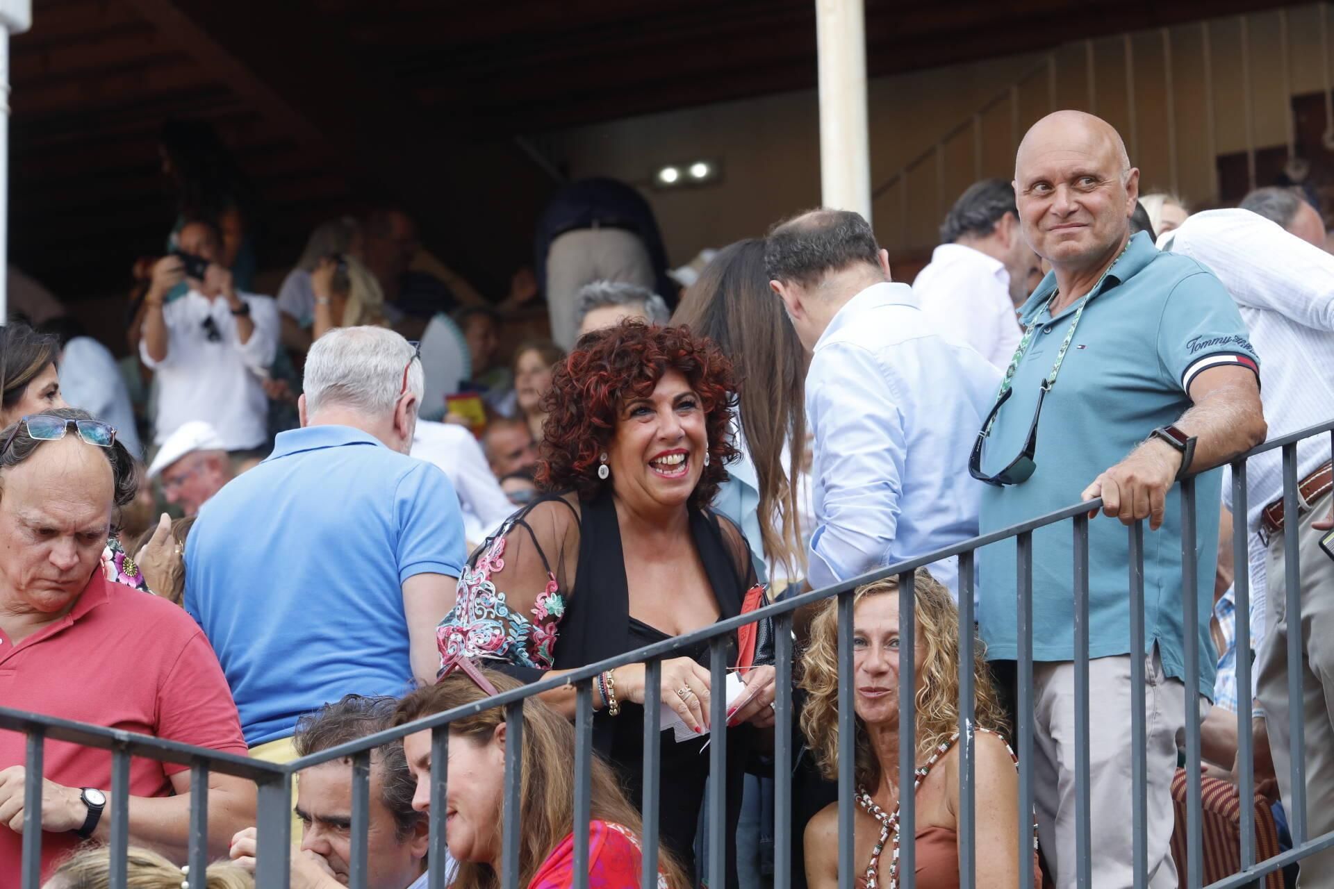 De Espinosa de los Monteros a Esperanza Aguirre: el ambiente en la plaza de toros de Gijón, en imágenes