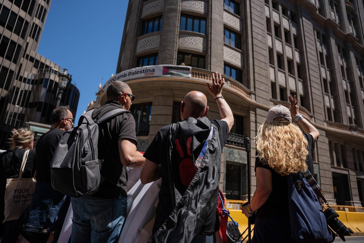 Trabajadores de prisiones se manifiestan en Barcelona para tener mayor seguridad.