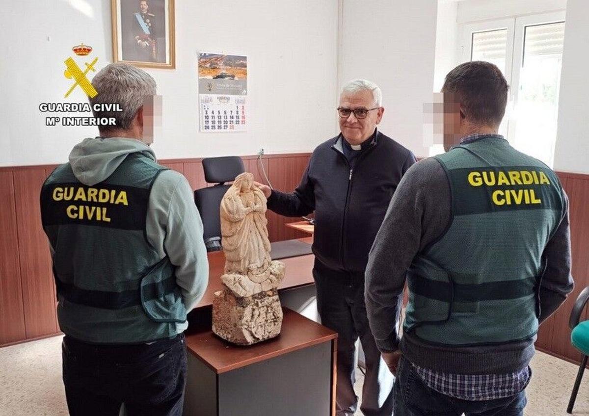 La imagen de la Virgen de Ntra. Sra. Del Buensuceso de Fuente del Maestre vuelve a su ermita tras el robo.