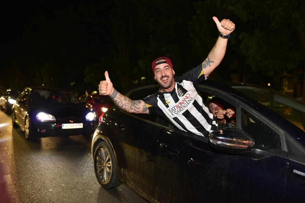 La afición celebra el ascenso del FC Cartagena