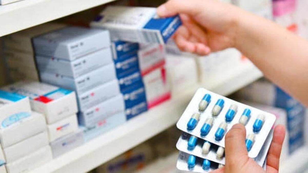 Medicamentos en una farmacia.