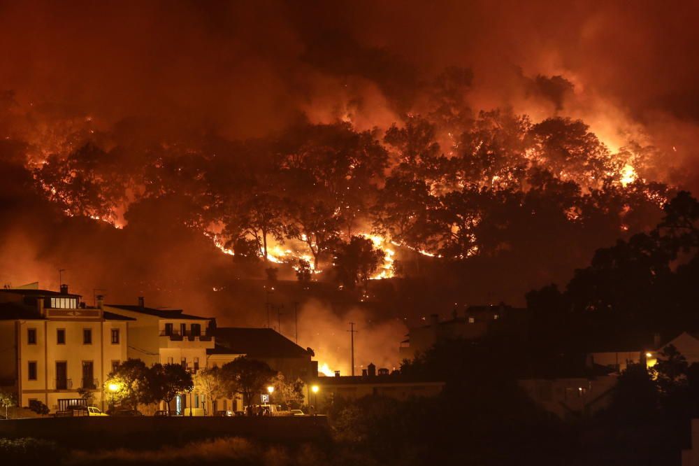 Los incendios en el Algarve portugués, en imágenes