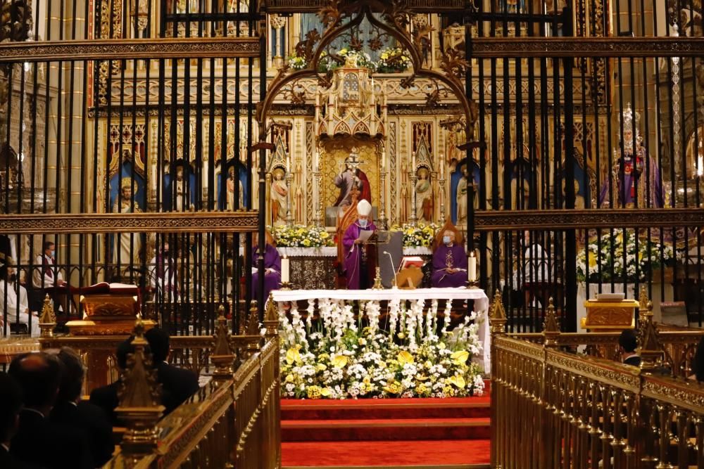 Misa en honor a los fallecidos por coronavirus en la Catedral