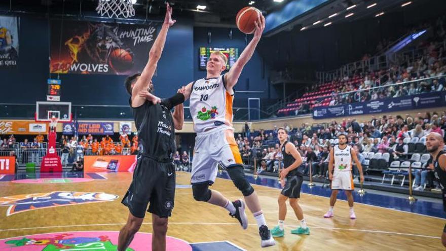 Lukasz Kolenda en un dels partits d'aquesta temporada a la FIBA Europe Cup