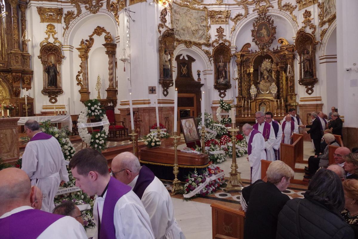 El funeral del sacerdote Manuel Ángel Santiago, en imágenes El funeral del sacerdote Manuel Ángel Santiago, en imágenes