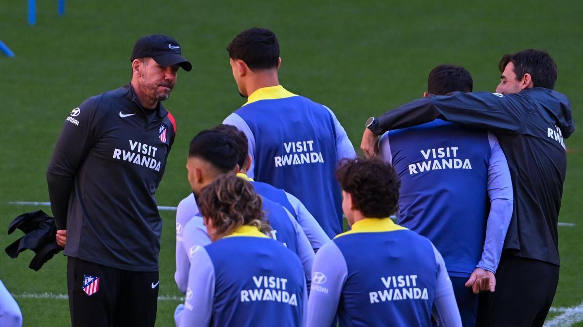 Diego Simeone, técnico del Atlético, durante un entrenamiento.