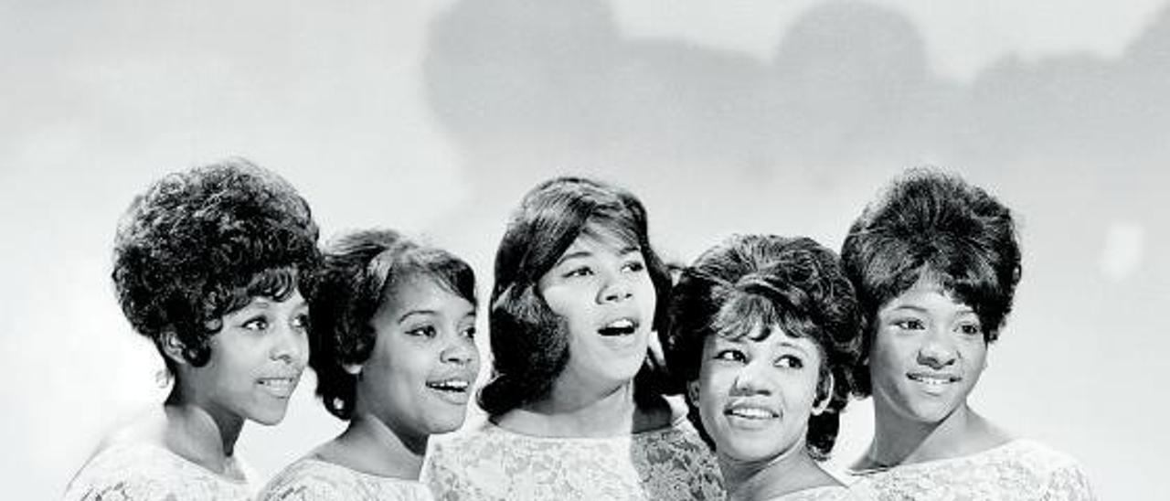 The Crystals, en formato de quinteto, en 1962.