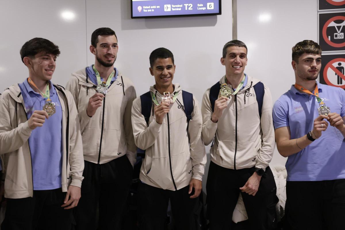 El medallista de plata Quique Llopis Doménech llega a Madrid tras hacer historia