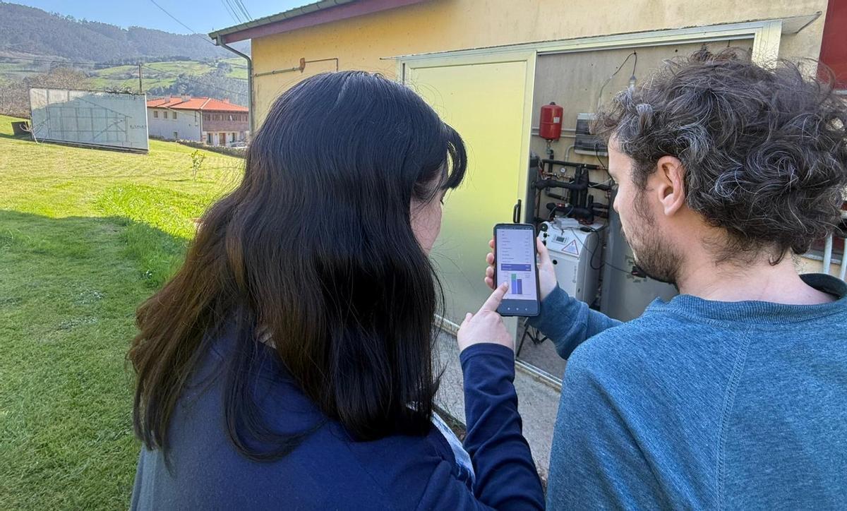 La aplicación de Fortesite, manejada por dos personas usuarias desde el móvil.