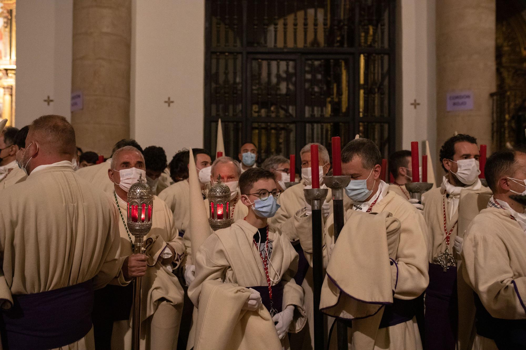 GALERÍA | Las mejores imágenes de la procesión de Jesús Yacente