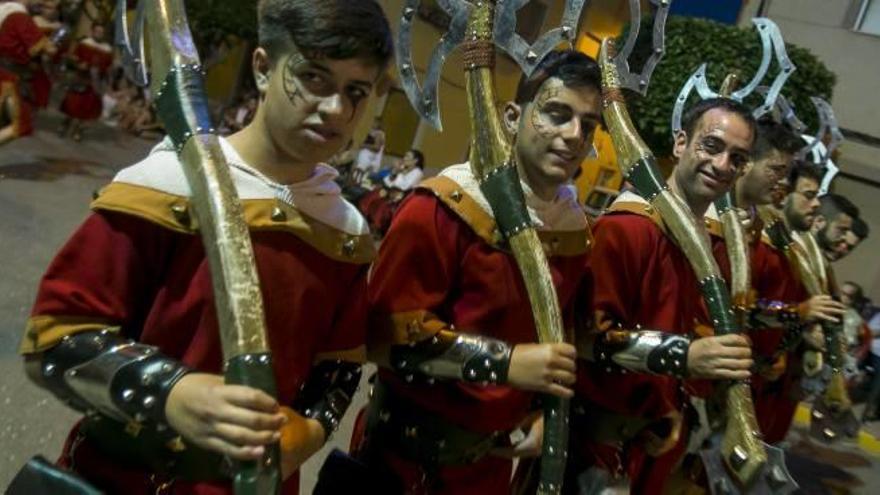 La Entrada Mora llenó ayer las calles de Agost de fantasía.